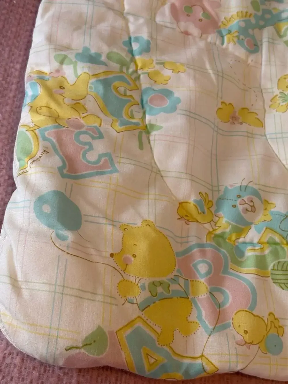 Vintage 1981 The Kendall Company Baby Sleeping Bag Quilted Comforter Pastel Alph